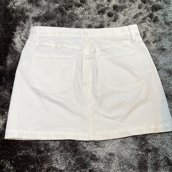 NWOT White Denim Mini Skirt Zipper Middle 🤍 - Picture 4 of 6